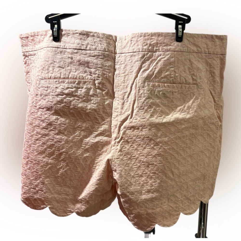 Crown & Ivy Women’s Plus Light Pink Textured Shorts with Scalloped Hem Sz 22W - Picture 10 of 10